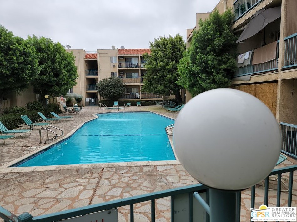 18307 Burbank Blvd, Los Angeles CA  91356-2702 exterior