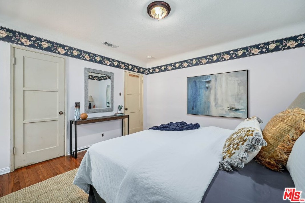 11373 Homedale St, Los Angeles CA  90049-3021 exterior