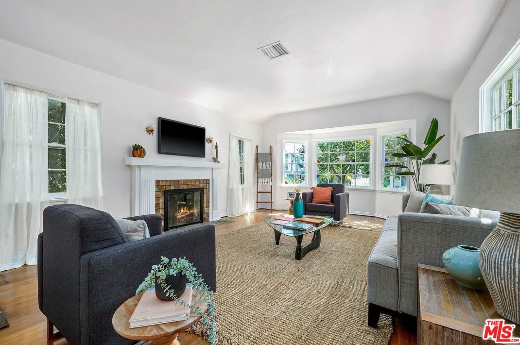 11373 Homedale St, Los Angeles CA  90049-3020 exterior