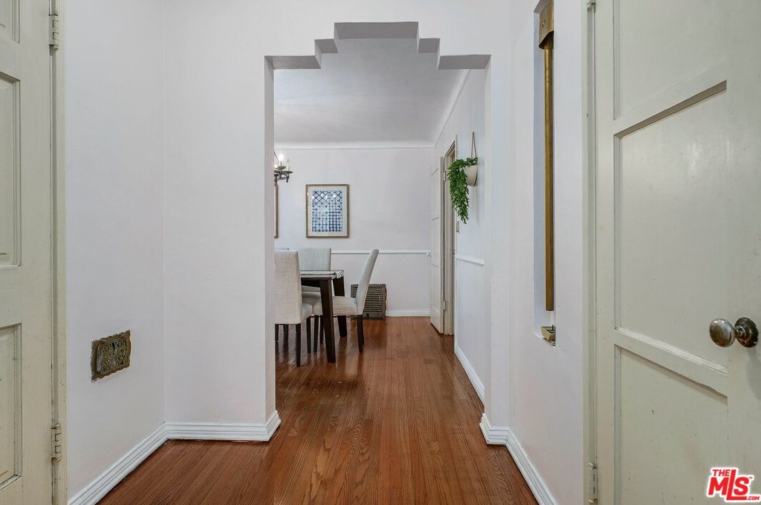 11373 Homedale St, Los Angeles CA  90049-3021 exterior