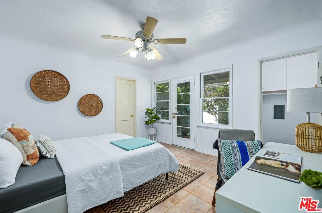 11373 Homedale St, Los Angeles CA  90049-3021 exterior
