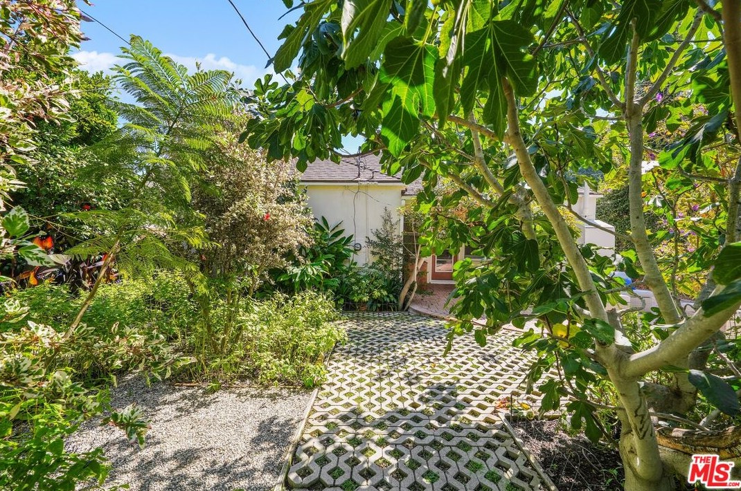 11373 Homedale St, Los Angeles CA  90049-3021 exterior