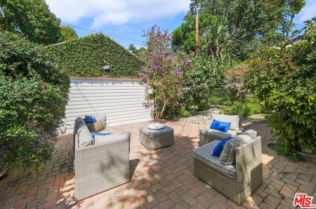 11373 Homedale St, Los Angeles CA  90049-3021 exterior