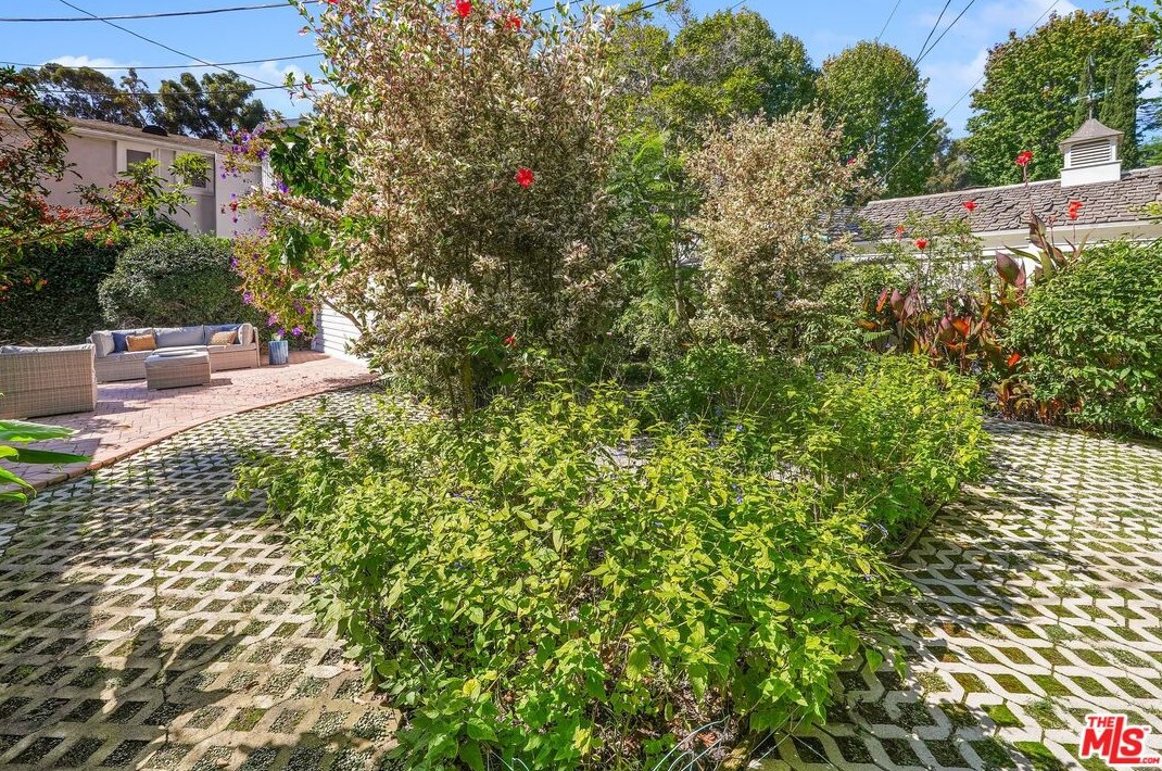 11373 Homedale St, Los Angeles CA  90049-3021 exterior