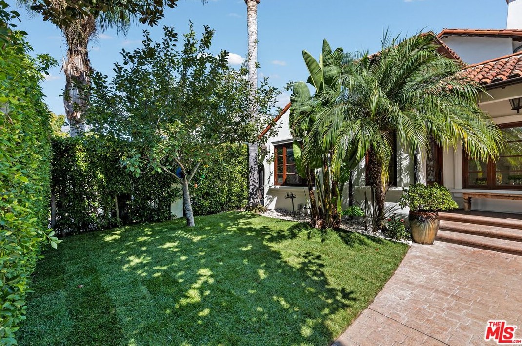 358 Huntley Dr, Los Angeles CA  90048-1919 exterior