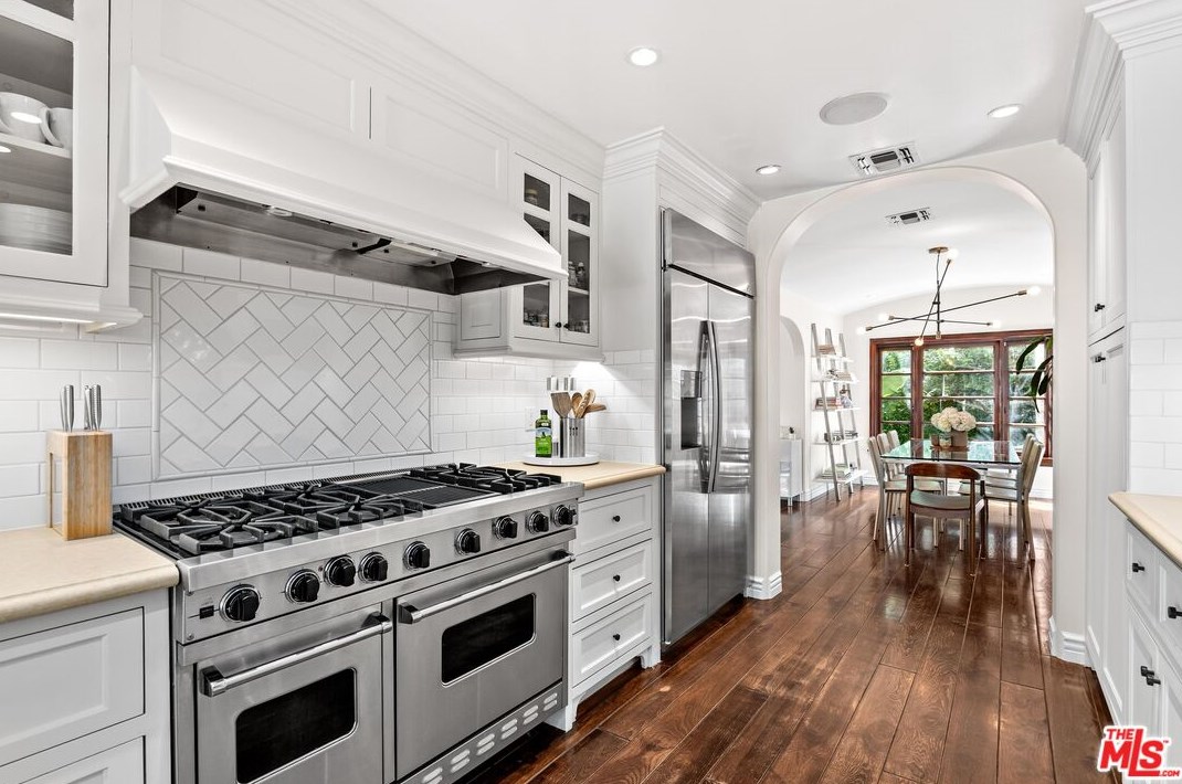 358 Huntley Dr, Los Angeles CA  90069-5002 exterior