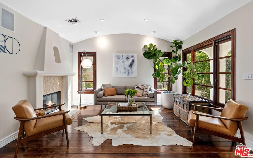 358 Huntley Dr, Los Angeles CA  90069-5002 exterior