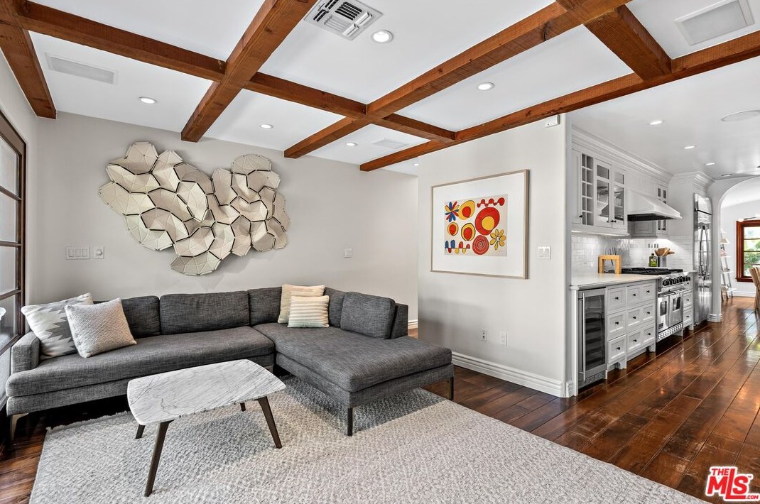 358 Huntley Dr, Los Angeles CA  90069-5002 exterior