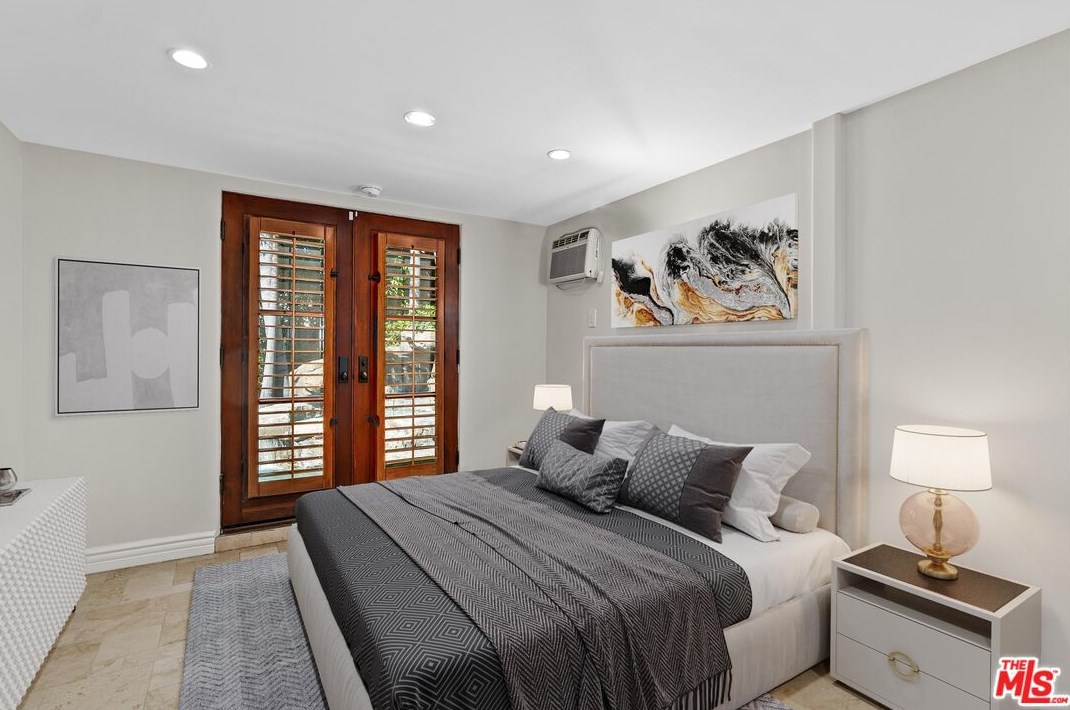 358 Huntley Dr, Los Angeles CA  90069-5002 exterior