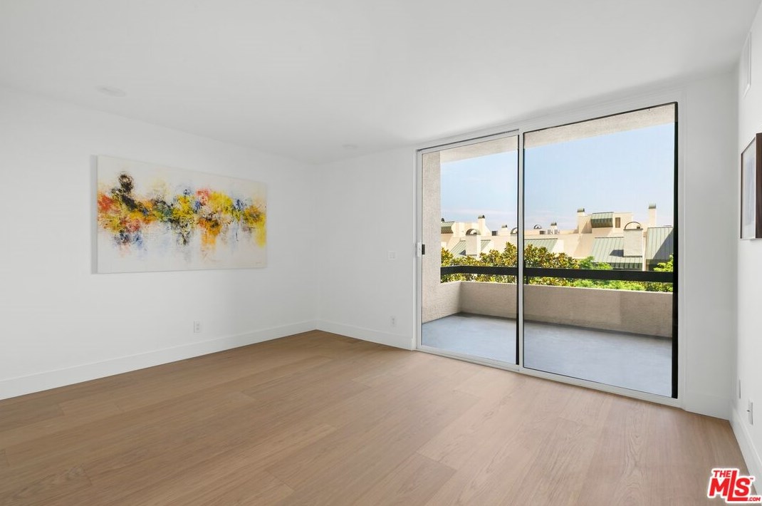 2165 Century Hl, Los Angeles CA  90067-3516 exterior