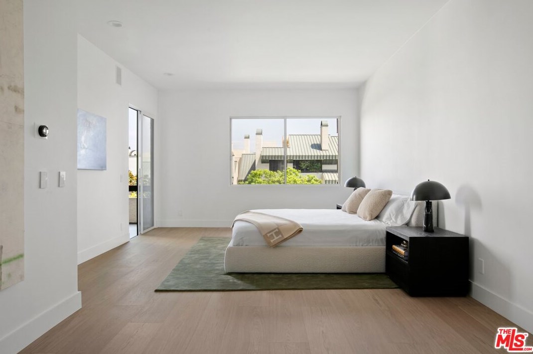 2165 Century Hl, Los Angeles CA  90067-3516 exterior