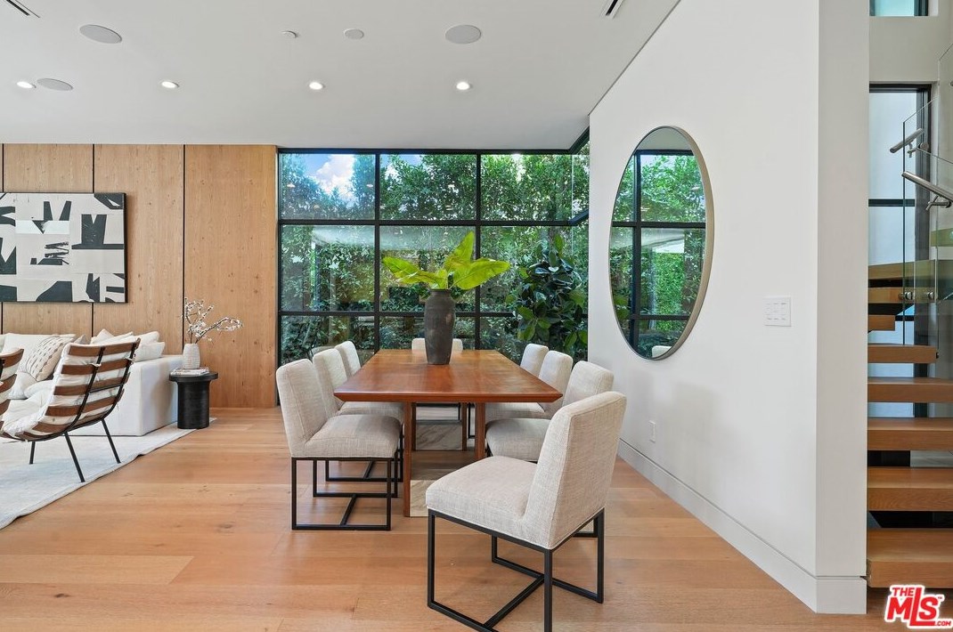 4621 Noble Ave, Van Nuys, CA 91403