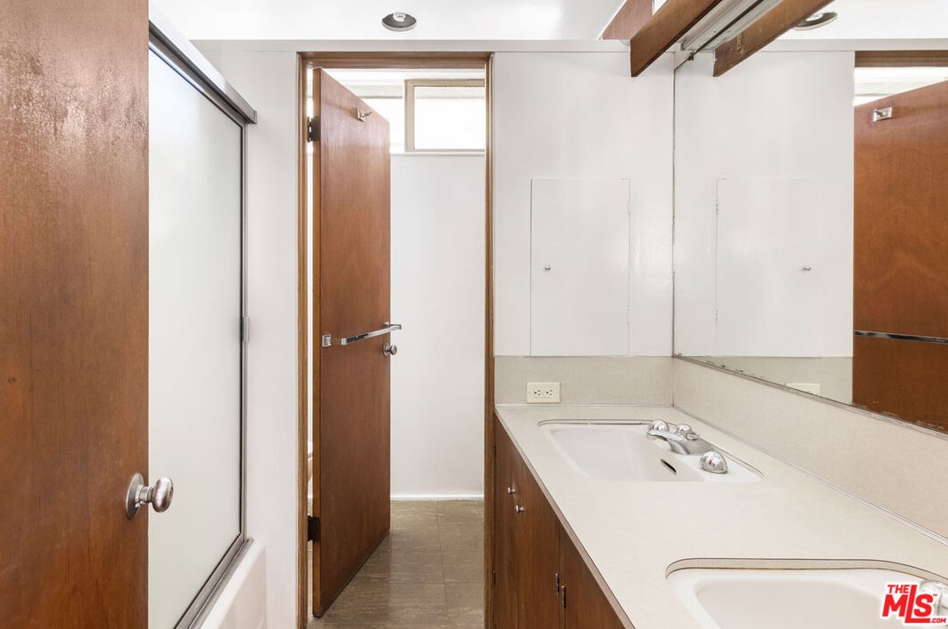 3940 San Rafael Ave, Los Angeles CA  90065-4014 exterior