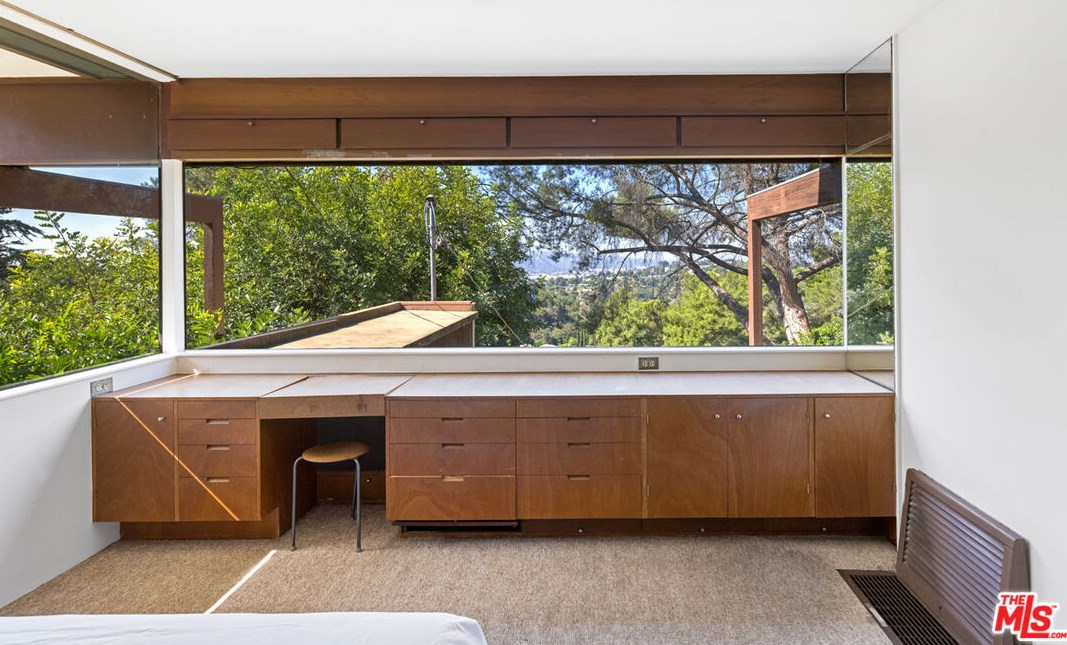 3940 San Rafael Ave, Los Angeles CA  90065-4014 exterior