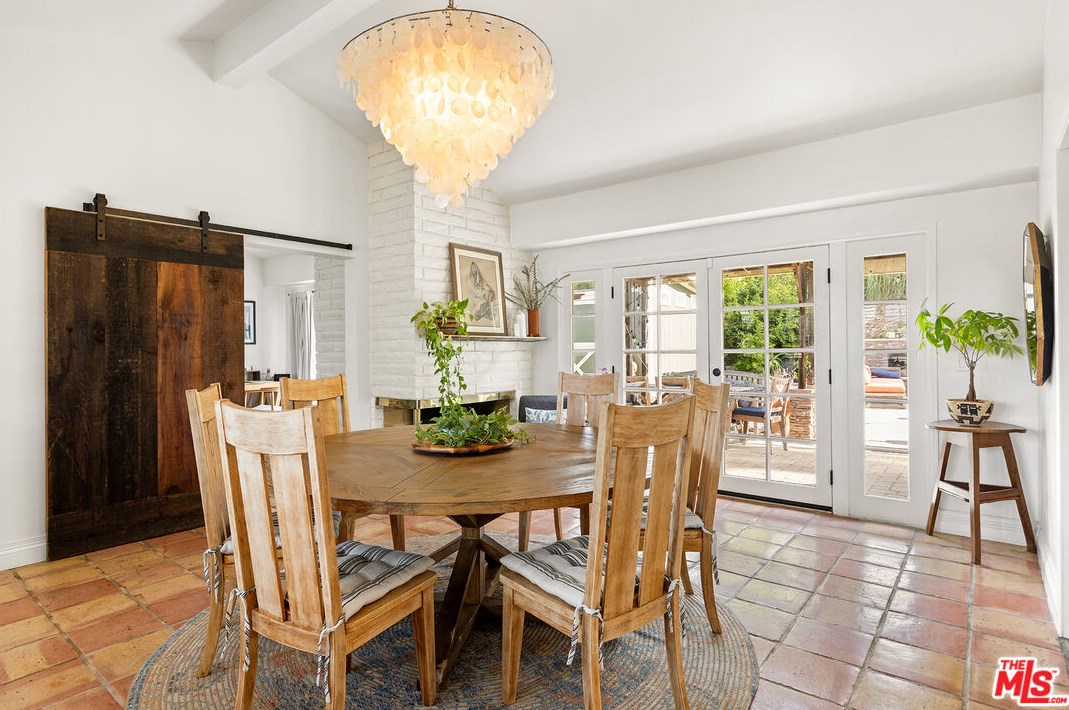 1162 Calle Yucca, Thousand Oaks CA  91360-2237 exterior