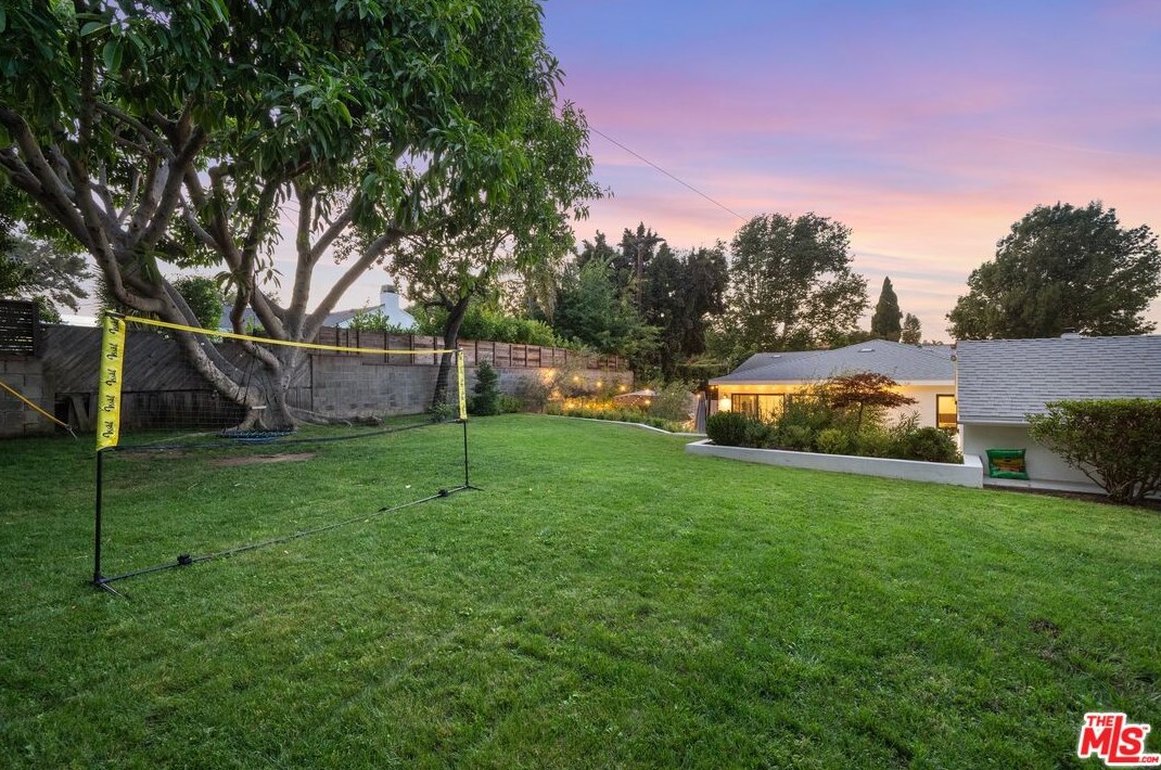 5948 78th St, Los Angeles CA  90045-2942 exterior