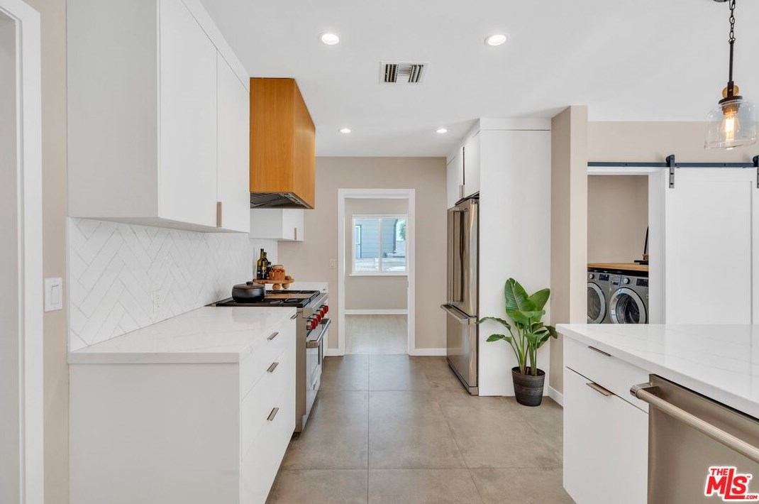 5948 78th St, Los Angeles CA  90045-2942 exterior
