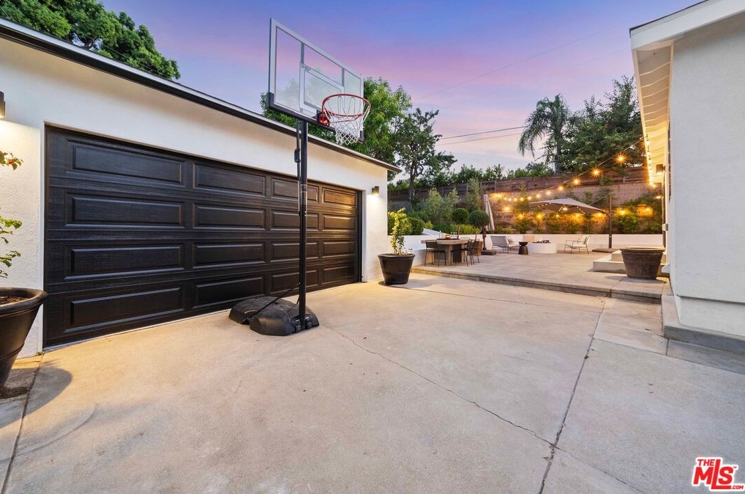 5948 78th St, Los Angeles CA  90045-2942 exterior