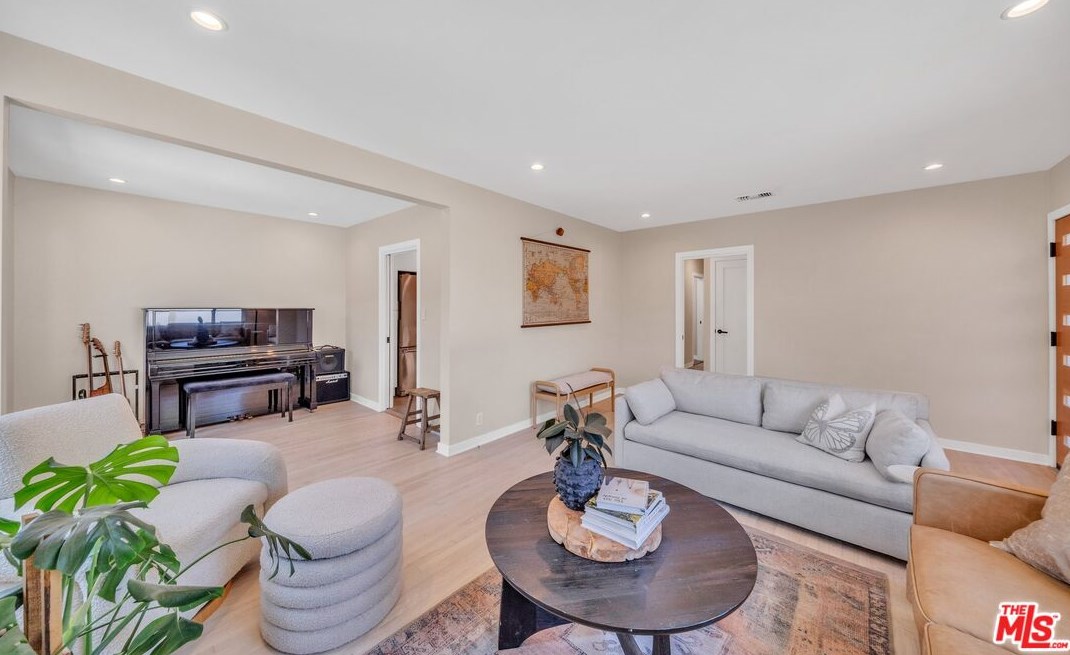 5948 78th St, Los Angeles CA  90045-2942 exterior