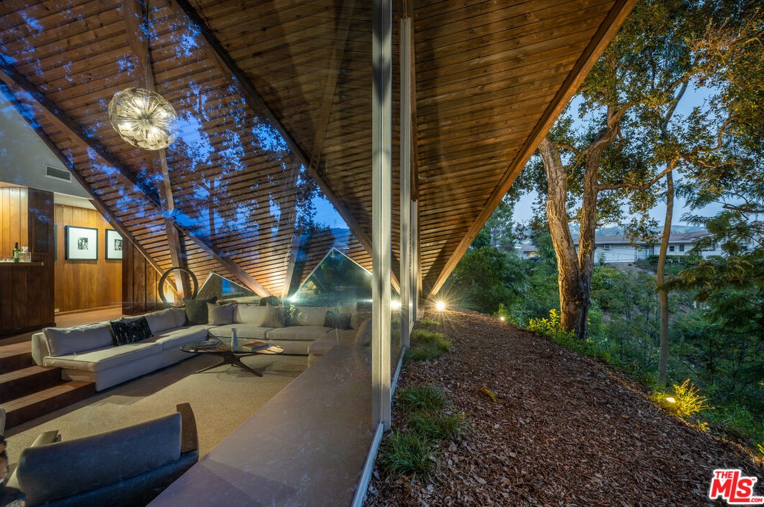 1963 Mandeville Canyon Rd, Los Angeles CA  90049-2234 exterior
