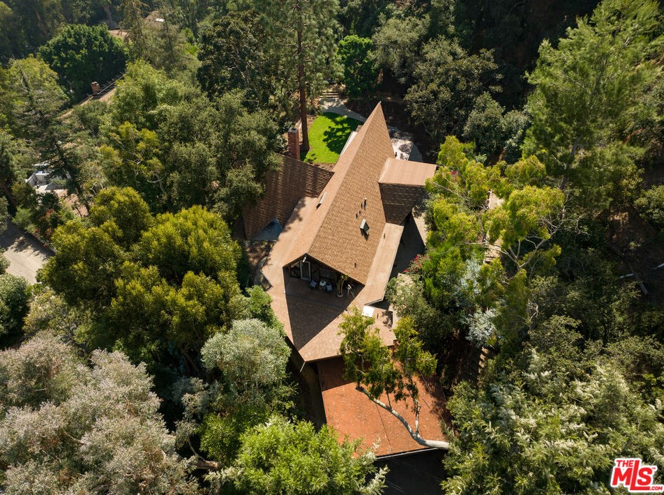 1963 Mandeville Canyon Rd, Los Angeles CA  90049-2234 exterior