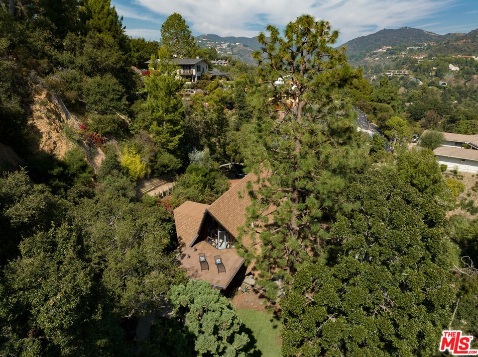 1963 Mandeville Canyon Rd, Los Angeles CA  90049-2234 exterior