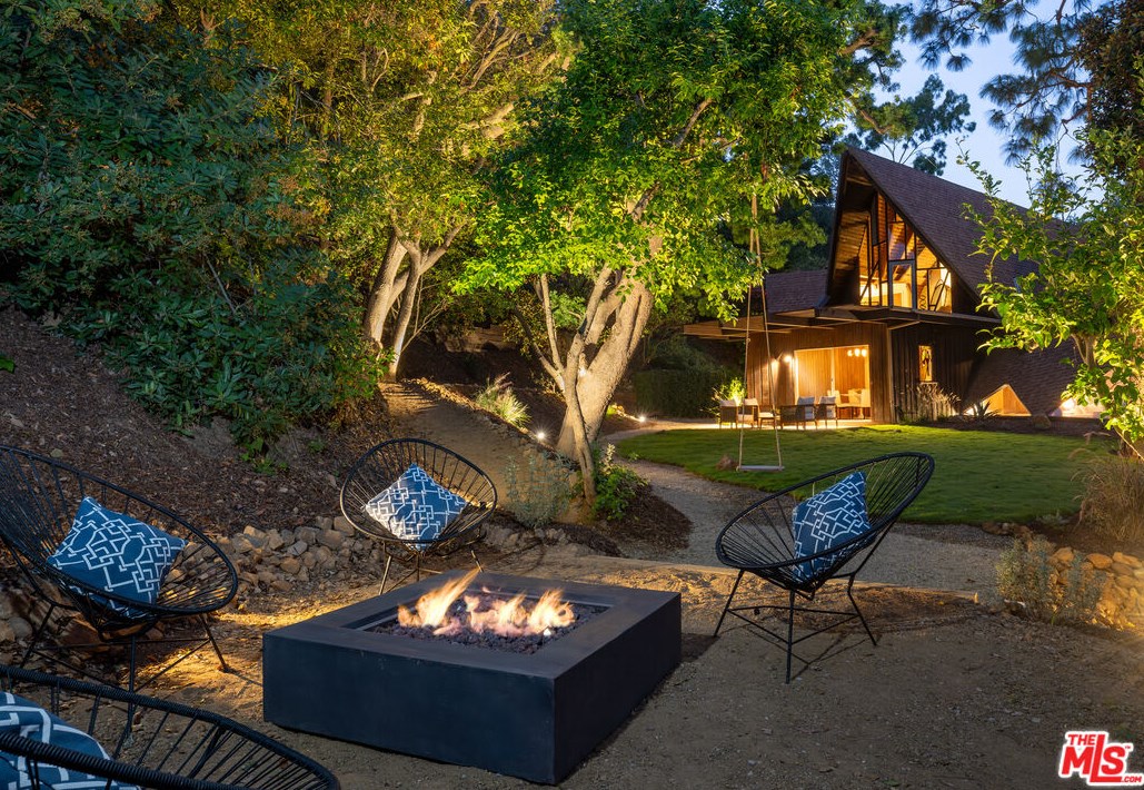 1963 Mandeville Canyon Rd, Los Angeles CA  90049-2234 exterior