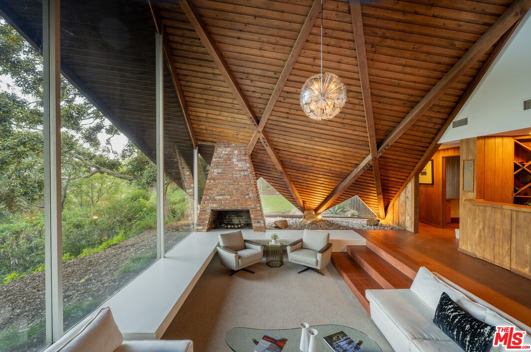 1963 Mandeville Canyon Rd, Los Angeles CA  90049-2234 exterior