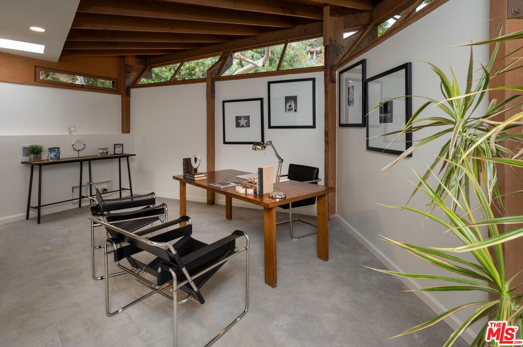 1963 Mandeville Canyon Rd, Los Angeles CA  90049-2234 exterior