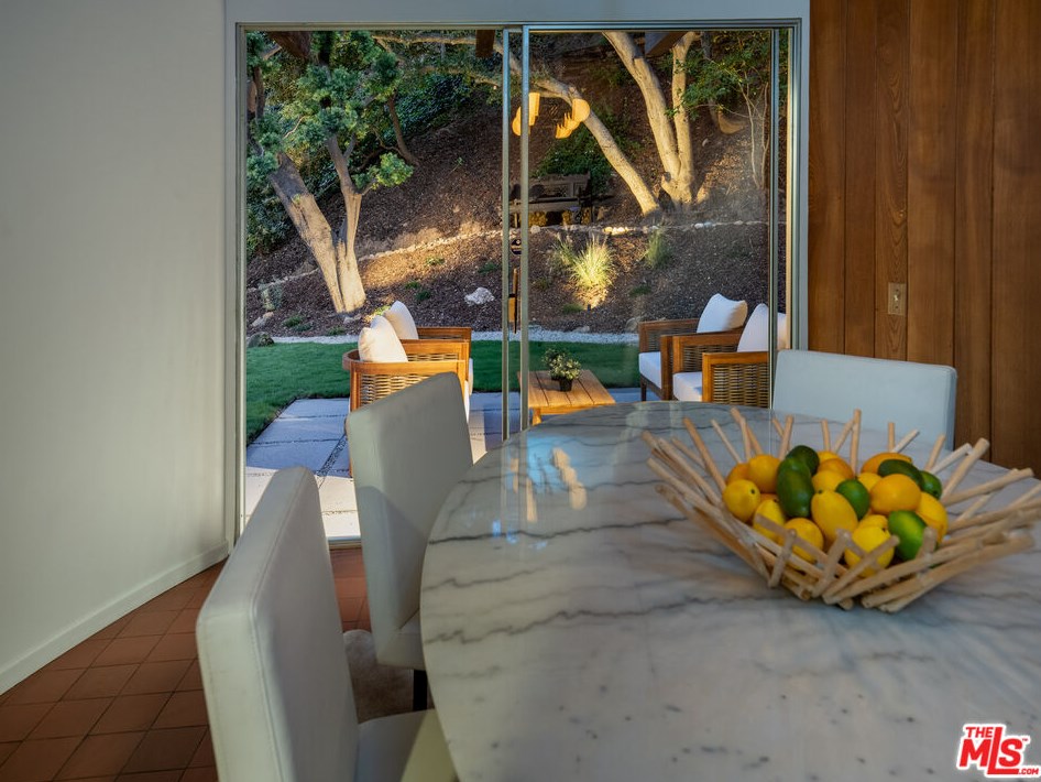 1963 Mandeville Canyon Rd, Los Angeles CA  90049-2234 exterior