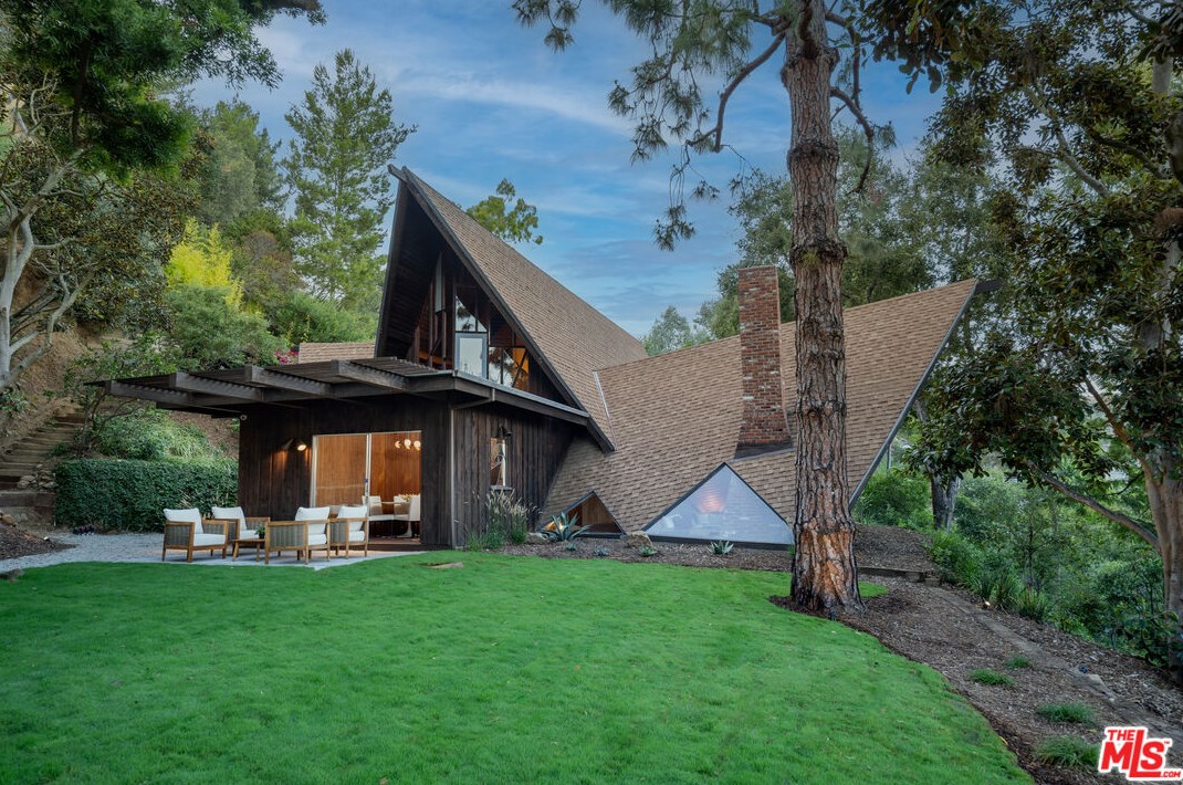 1963 Mandeville Canyon Rd, Los Angeles CA  90049-2234 exterior