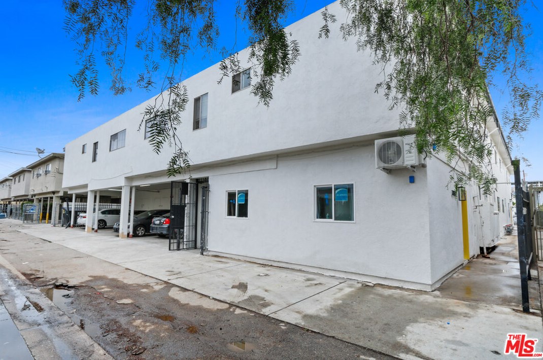 2033 Chariton St, Los Angeles CA  90034-1516 exterior