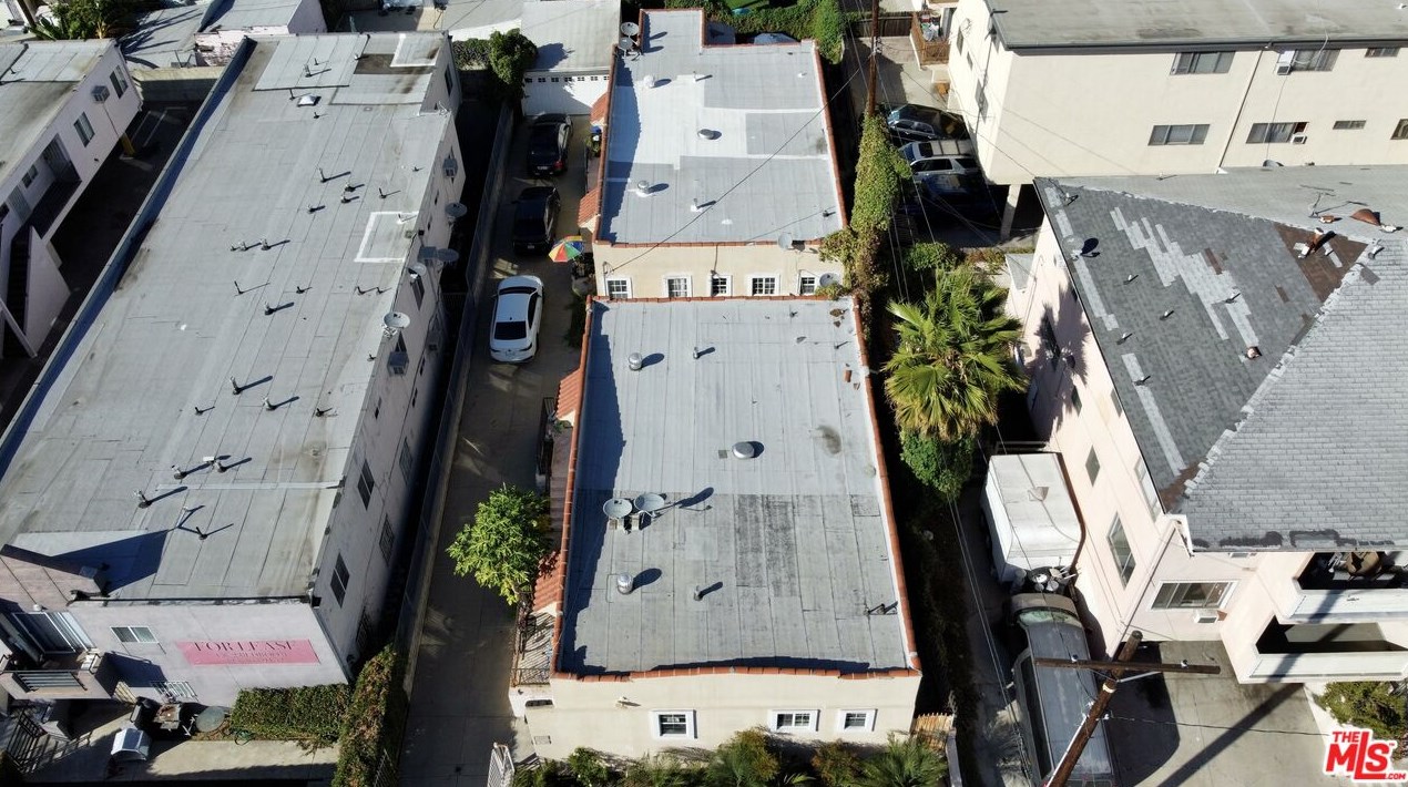 4501 Maplewood Ave, Los Angeles CA 90004-1901 exterior