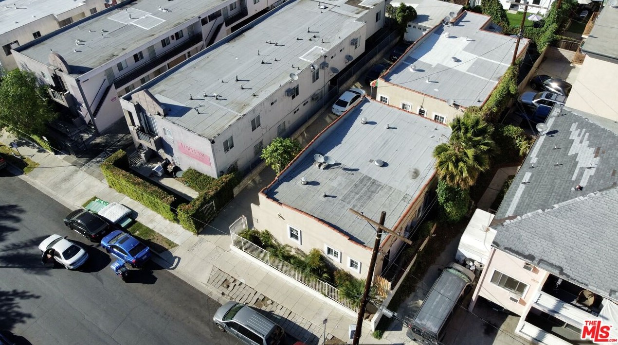 4501 Maplewood Ave, Los Angeles CA 90004-1901 exterior