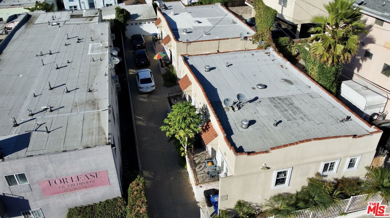 4501 Maplewood Ave, Los Angeles CA 90004-1901 exterior