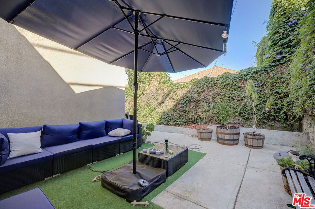 4501 Maplewood Ave, Los Angeles CA 90004-1901 exterior