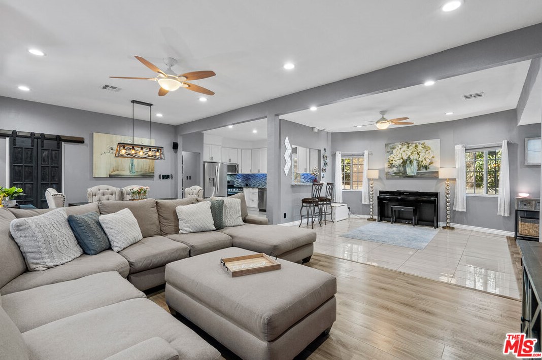 826 33rd St, Los Angeles CA  90011-2416 exterior