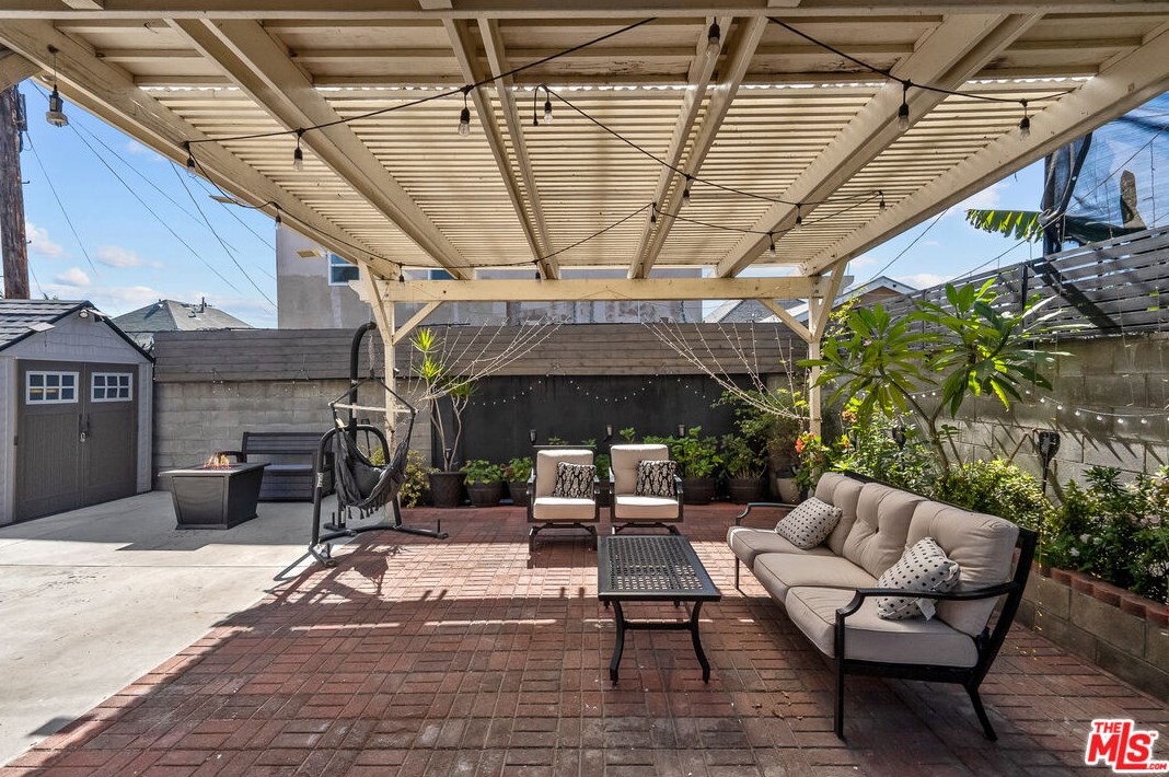 826 33rd St, Los Angeles CA  90011-2416 exterior