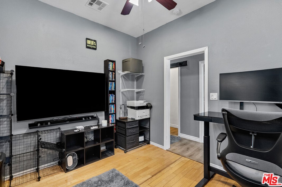 826 33rd St, Los Angeles CA  90011-2416 exterior