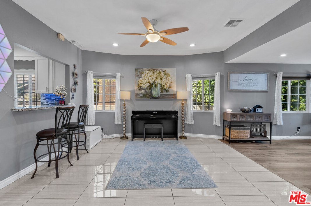 826 33rd St, Los Angeles CA  90011-2416 exterior