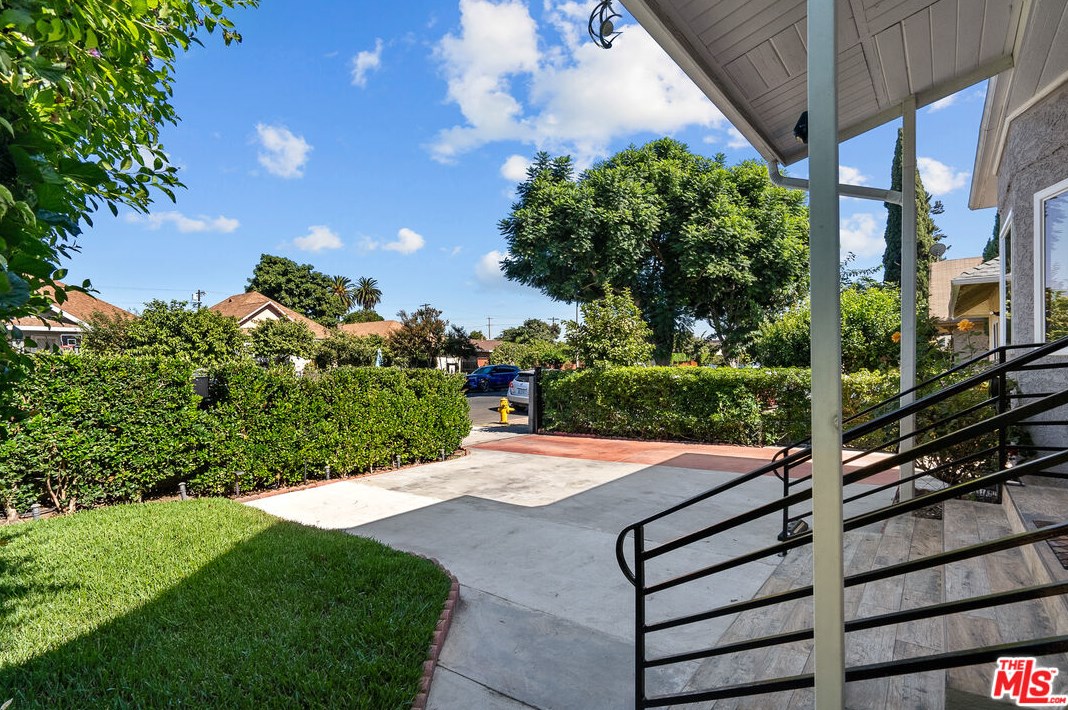 826 33rd St, Los Angeles CA  90011-2416 exterior