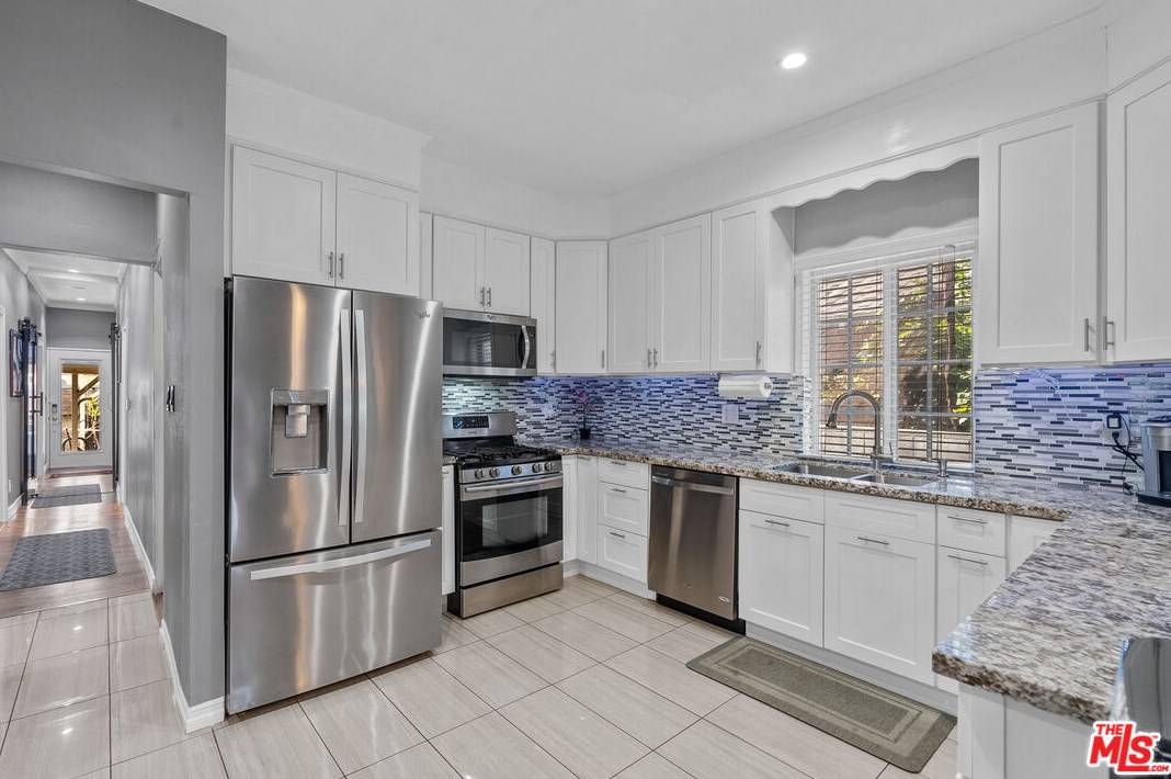 826 33rd St, Los Angeles CA  90011-2416 exterior