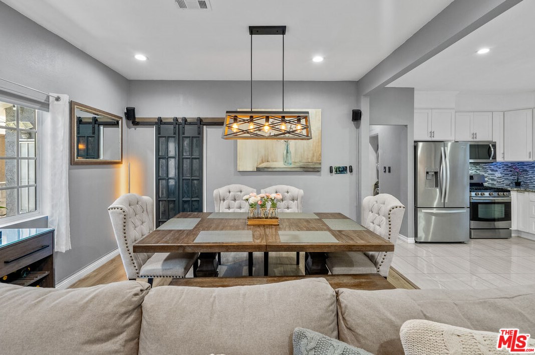 826 33rd St, Los Angeles CA  90011-2416 exterior