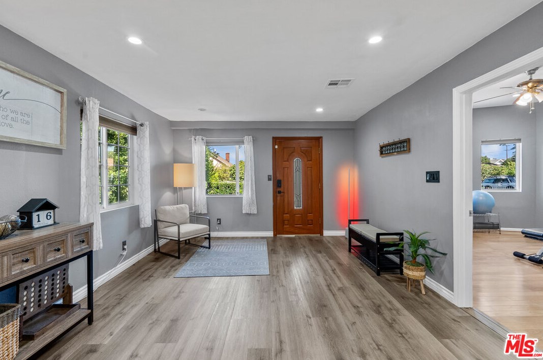 826 33rd St, Los Angeles CA  90011-2416 exterior