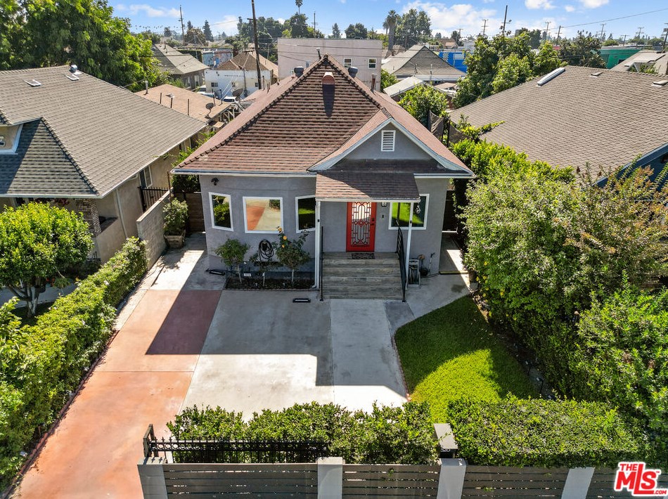 826 33rd St, Los Angeles CA  90011-2416 exterior