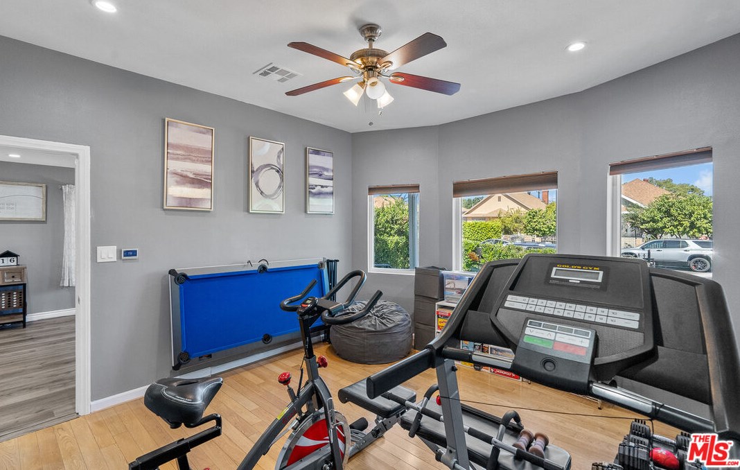 826 33rd St, Los Angeles CA  90011-2416 exterior