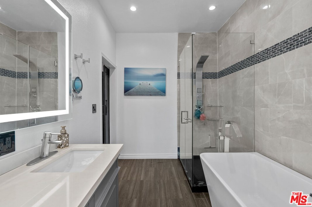 826 33rd St, Los Angeles CA  90011-2416 exterior