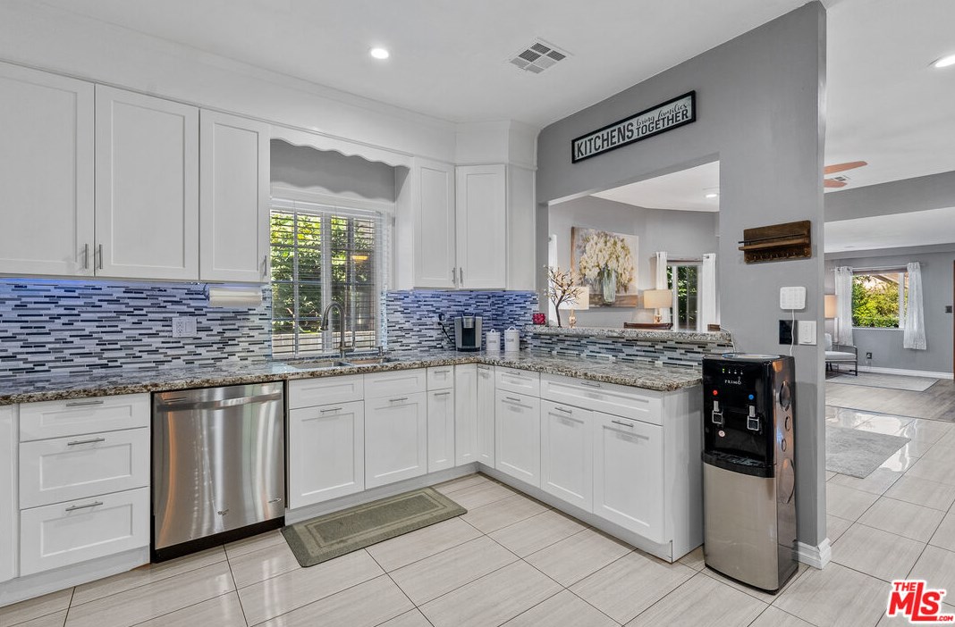 826 33rd St, Los Angeles CA  90011-2416 exterior