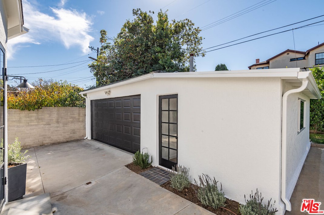 7635 Boeing Ave, Los Angeles CA  90045-1666 exterior