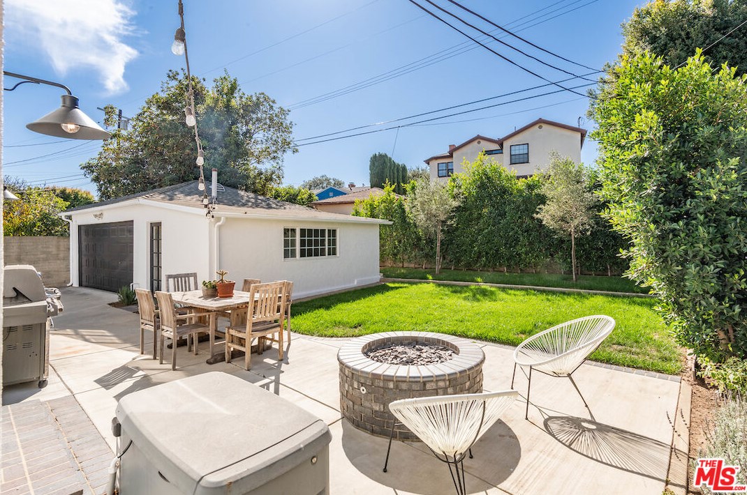 7635 Boeing Ave, Los Angeles CA  90045-1666 exterior